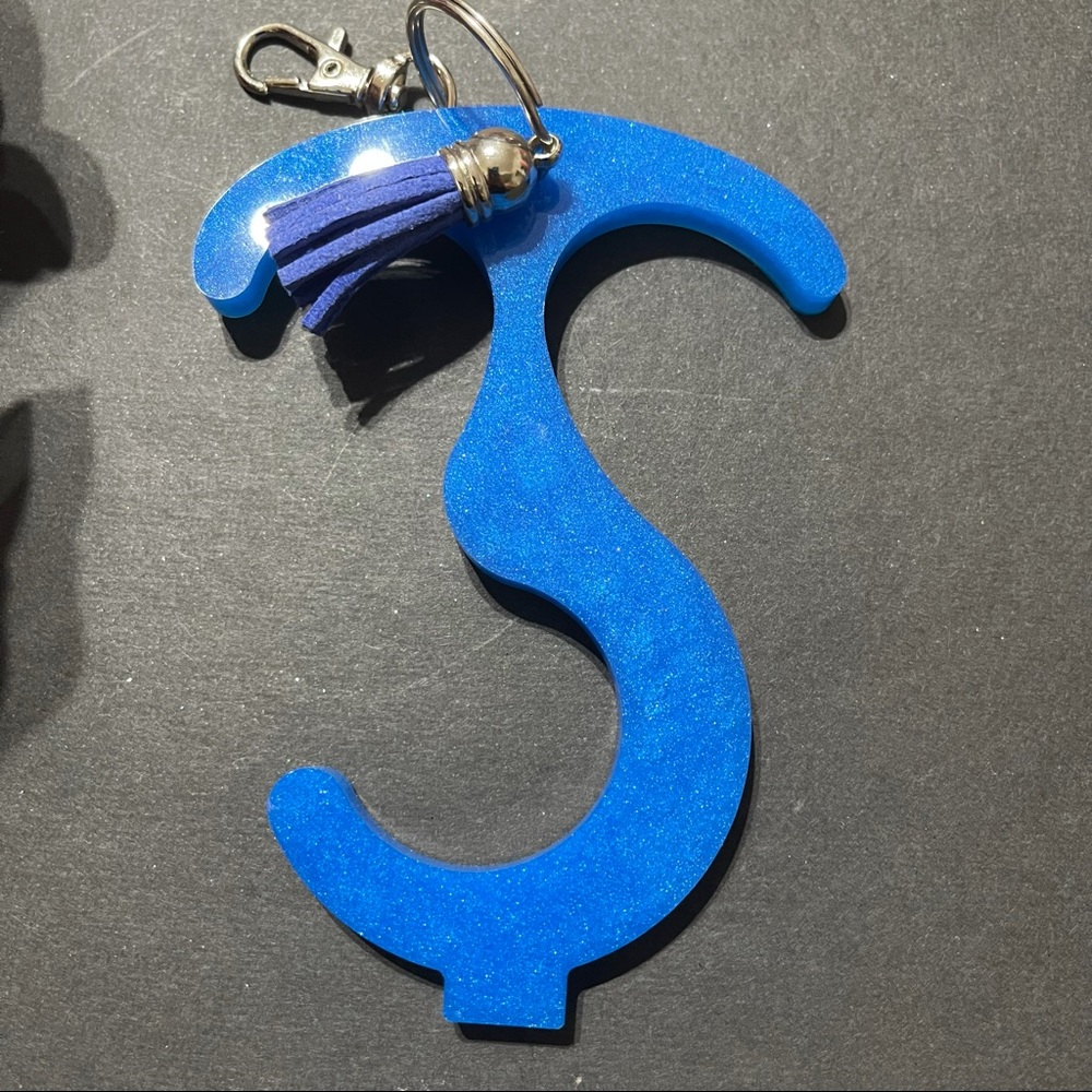 Blue resin button pusher